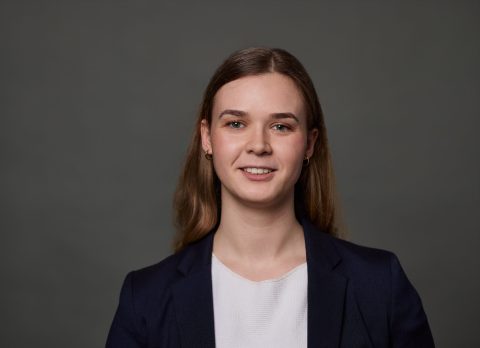 Porträtfoto Michaela Sampakidou, Assistentin Vorständin