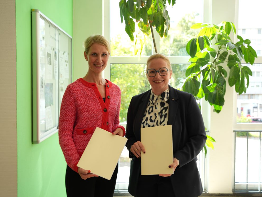 Christine Streichert-Clivot, Bildungsministerin des Saarlandes und Christina Tillmann, Vorständin der ADAC Stiftung